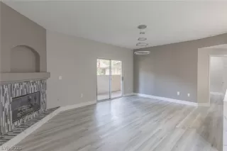 Photo #4: 2327209 Listing