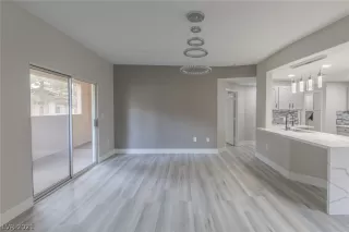 Photo #5: 2327209 Listing