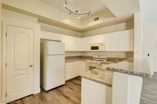 Photo #2: 2327224 Listing