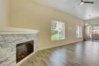 Photo #6: 2327224 Listing