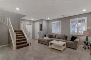 Photo #6: 2327231 Listing