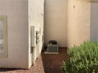 Photo #2: 2327236 Listing 