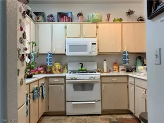 Photo #5: 2327236 Listing 