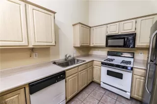 Photo #5: 2327239 Listing 