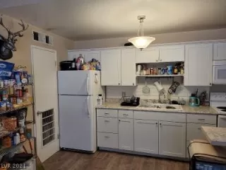 Photo #3: 2327247 Listing