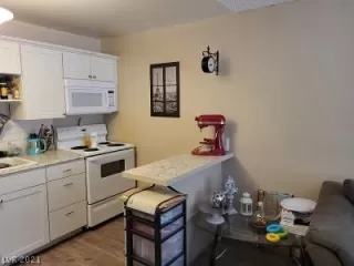 Photo #4: 2327247 Listing