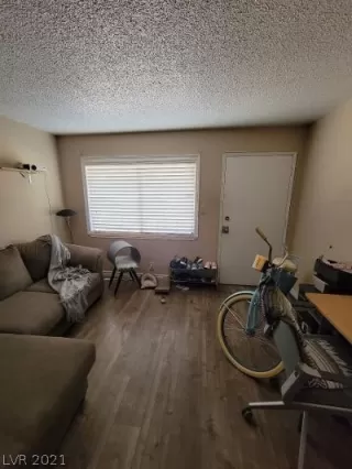 Photo #6: 2327247 Listing