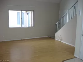 Photo #2: 2327258 Listing