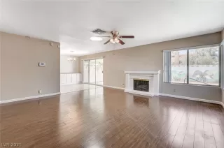 Photo #4: 2327279 Listing