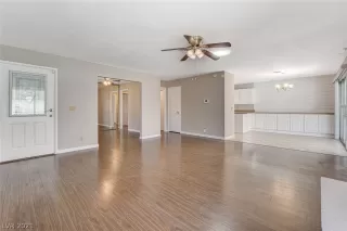 Photo #5: 2327279 Listing