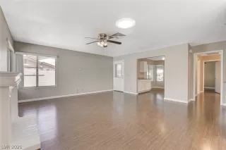 Photo #6: 2327279 Listing