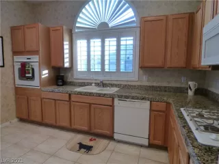 Photo #6: 2327286 Listing 