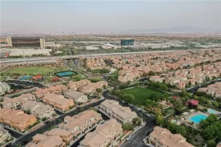 Photo #3: 2327326 Listing