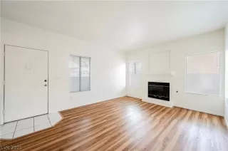 Photo #3: 2327339 Listing