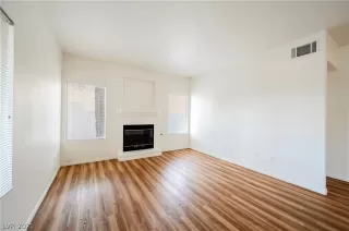 Photo #6: 2327339 Listing