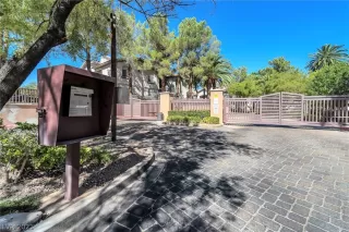 Photo #2: 2327344 Listing 