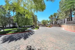 Photo #3: 2327344 Listing 