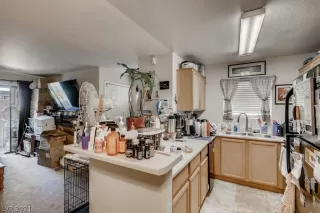 Photo #4: 2327352 Listing