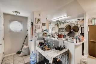 Photo #5: 2327352 Listing