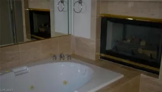 Photo #5: 2327407 Listing 