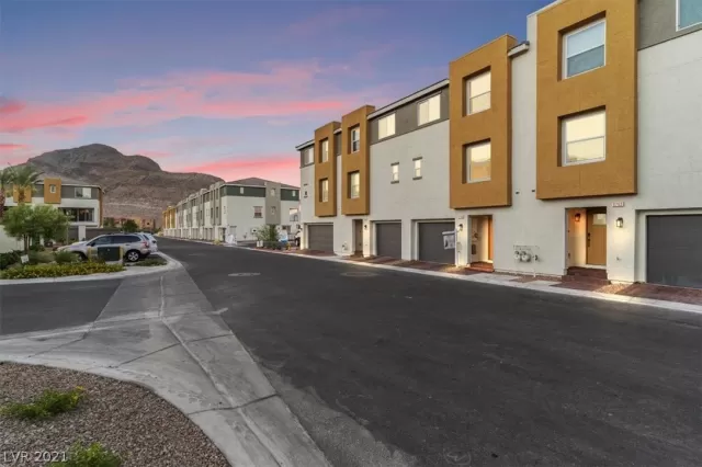 MLS: 2327423 Condo For Sale