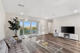 Photo #1: 2327423 Listing