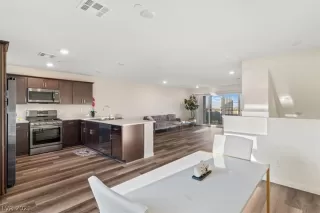 Photo #2: 2327423 Listing