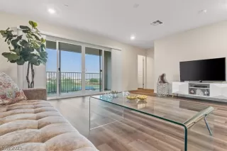 Photo #3: 2327423 Listing