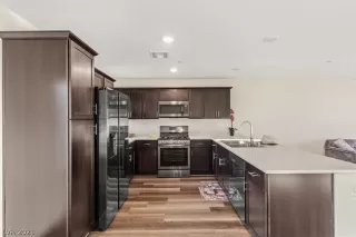 Photo #4: 2327423 Listing