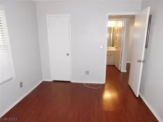 Photo #5: 2327425 Listing 