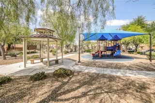 Photo #3: 2327437 Listing