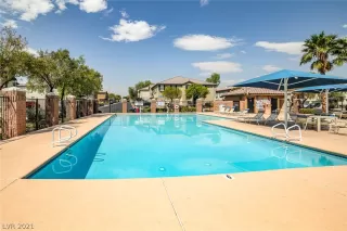 Photo #4: 2327437 Listing