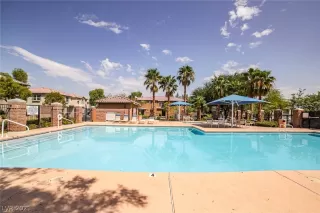 Photo #5: 2327437 Listing