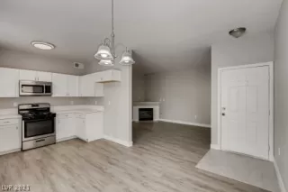 Photo #3: 2327445 Listing