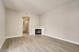 Photo #4: 2327445 Listing