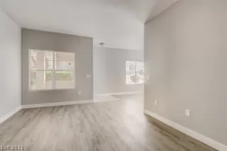 Photo #5: 2327445 Listing