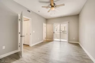 Photo #6: 2327445 Listing