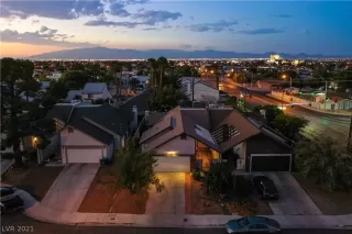 Photo #2: 2327462 Listing