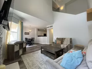 Photo #3: 2327484 Listing