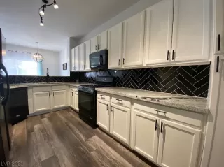 Photo #5: 2327484 Listing