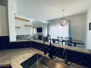 Photo #6: 2327484 Listing