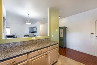 Photo #3: 2327514 Listing