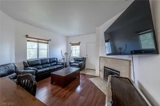 Photo #4: 2327514 Listing