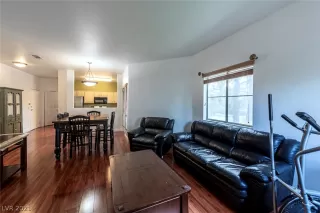 Photo #5: 2327514 Listing