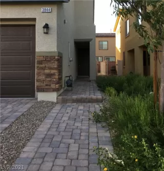 Photo #2: 2327517 Listing 