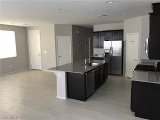 Photo #3: 2327517 Listing 