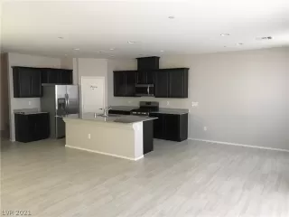 Photo #6: 2327517 Listing 