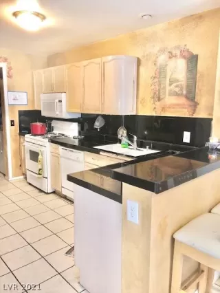 Photo #2: 2327524 Listing