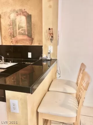 Photo #3: 2327524 Listing