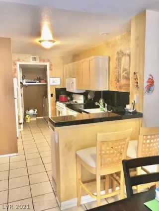 Photo #4: 2327524 Listing